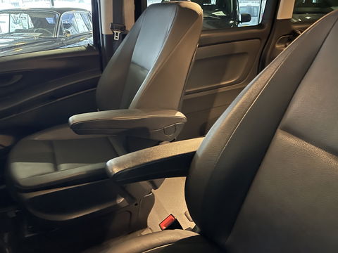 Mercedes-Benz eVito Tourer PRO L2 / 100% electrisch / zero emissie / 7 persoons / vaste prijs rijklaar € 27.950 ex btw / € 33.819,50 incl btw / lease vanaf € 456 / leer / electrische deuren L+R / zwart metallic