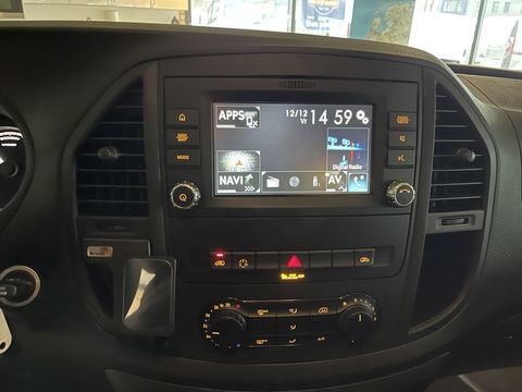 Mercedes-Benz eVito Tourer PRO L2 / 100% electrisch / zero emissie / 7 persoons / vaste prijs rijklaar € 27.950 ex btw / € 33.819,50 incl btw / lease vanaf € 456 / leer / electrische deuren L+R / zwart metallic