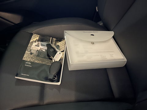 Mercedes-Benz eVito Tourer PRO L2 / 100% electrisch / zero emissie / 7 persoons / vaste prijs rijklaar € 27.950 ex btw / € 33.819,50 incl btw / lease vanaf € 456 / leer / electrische deuren L+R / zwart metallic