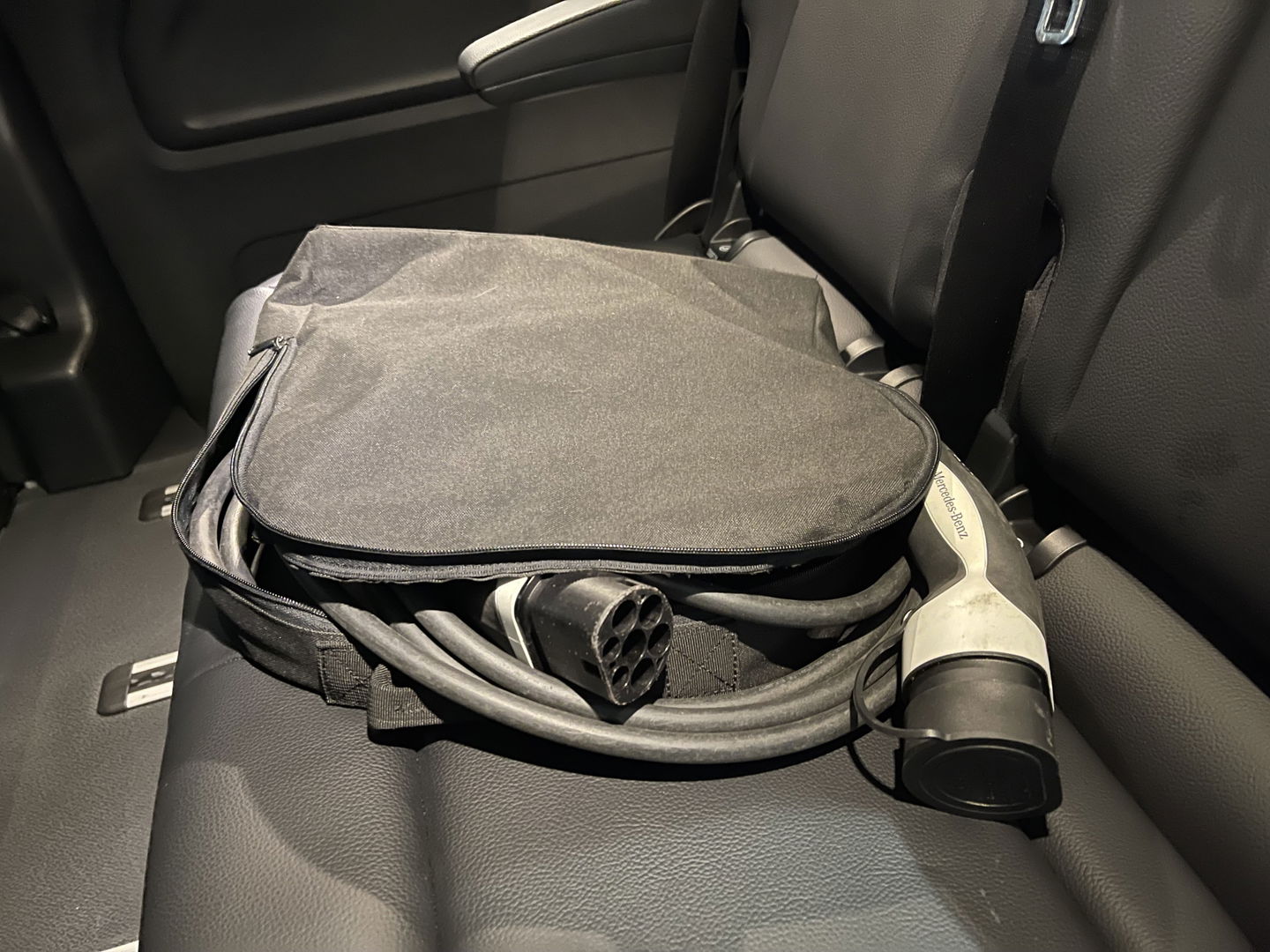 Mercedes-Benz eVito Tourer PRO L2 / actie radius 150 km / 100% electrisch / zero emissie / 7 persoons / vaste prijs rijklaar € 25.950 ex btw / € 31.399,50 incl btw / lease vanaf € 424 / leer / electrische deuren L+R / zwart metallic