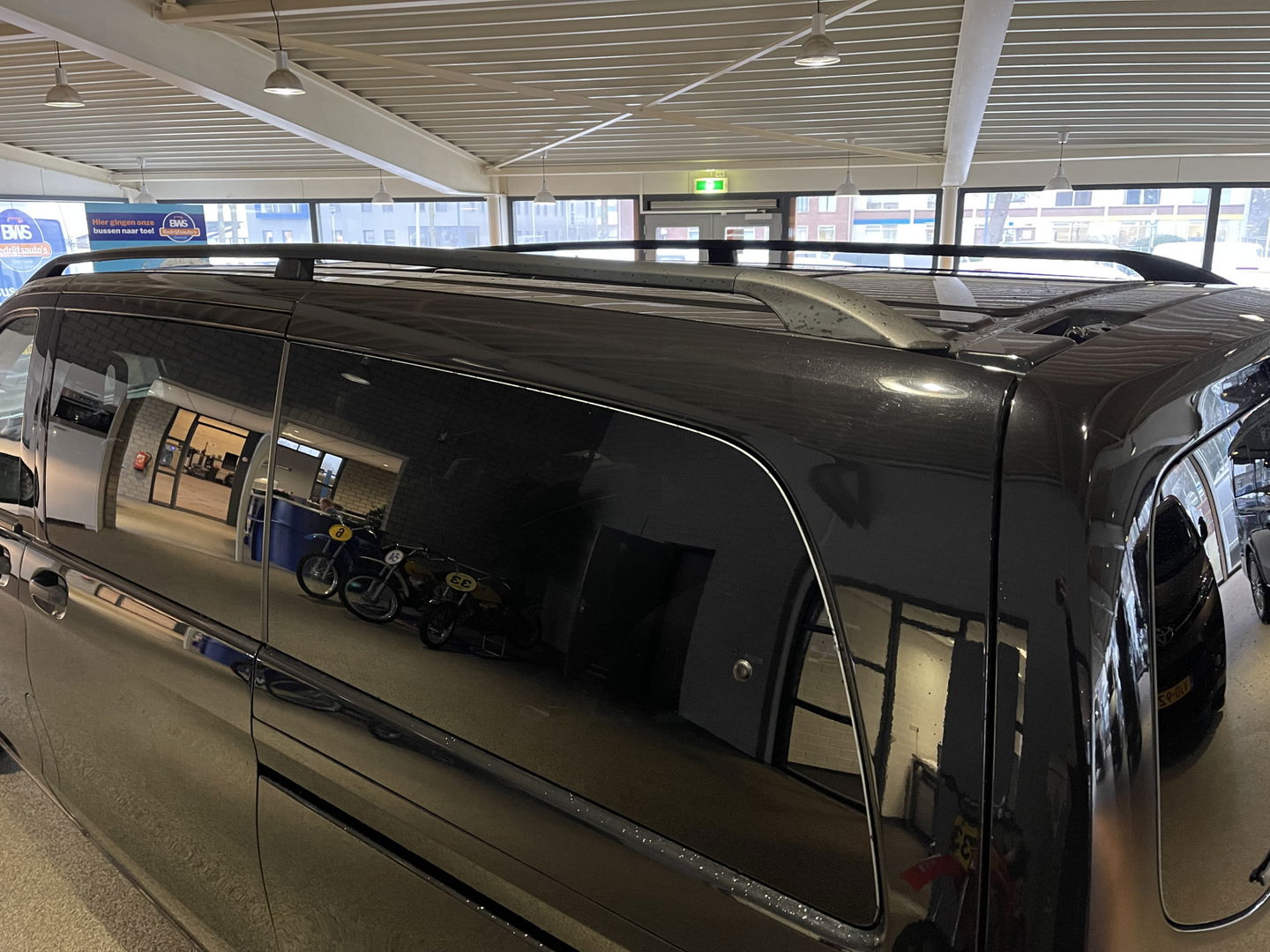 Mercedes-Benz eVito Tourer PRO L2 / 100% electrisch / zero emissie / 7 persoons / vaste prijs rijklaar € 27.950 ex btw / € 33.819,50 incl btw / lease vanaf € 456 / leer / electrische deuren L+R / zwart metallic