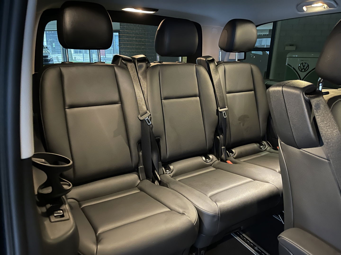 Mercedes-Benz eVito Tourer PRO L2 / actie radius 150 km / 100% electrisch / zero emissie / 7 persoons / vaste prijs rijklaar € 25.950 ex btw / € 31.399,50 incl btw / lease vanaf € 424 / leer / electrische deuren L+R / zwart metallic