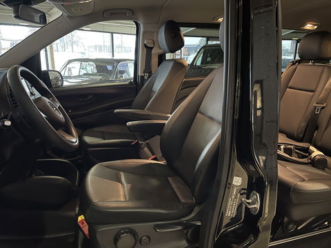 Mercedes-Benz eVito Tourer PRO L2 / 100% electrisch / zero emissie / 7 persoons / vaste prijs rijklaar € 27.950 ex btw / € 33.819,50 incl btw / lease vanaf € 456 / leer / electrische deuren L+R / zwart metallic