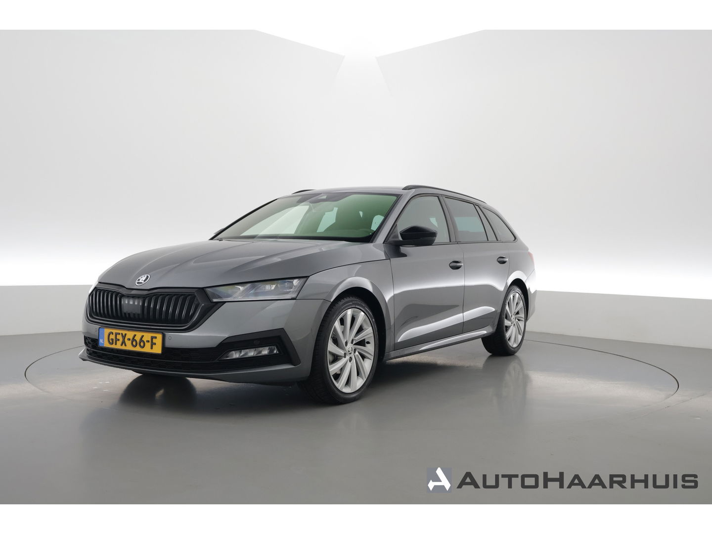 Škoda Octavia Combi 2.0 TDI | Elek. Trekhaak | Navi by App | Camera | LED | 18'' | Adapt. Cruise |