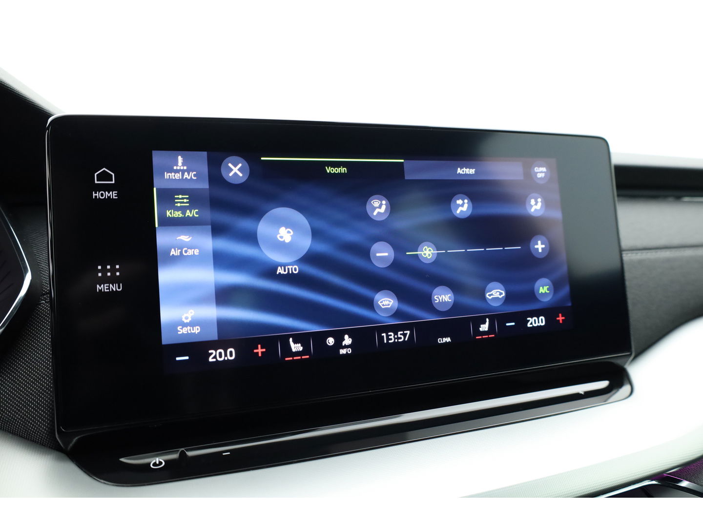 Škoda Octavia Combi 2.0 TDI | Elek. Trekhaak | Navi by App | Camera | LED | 18'' | Adapt. Cruise |