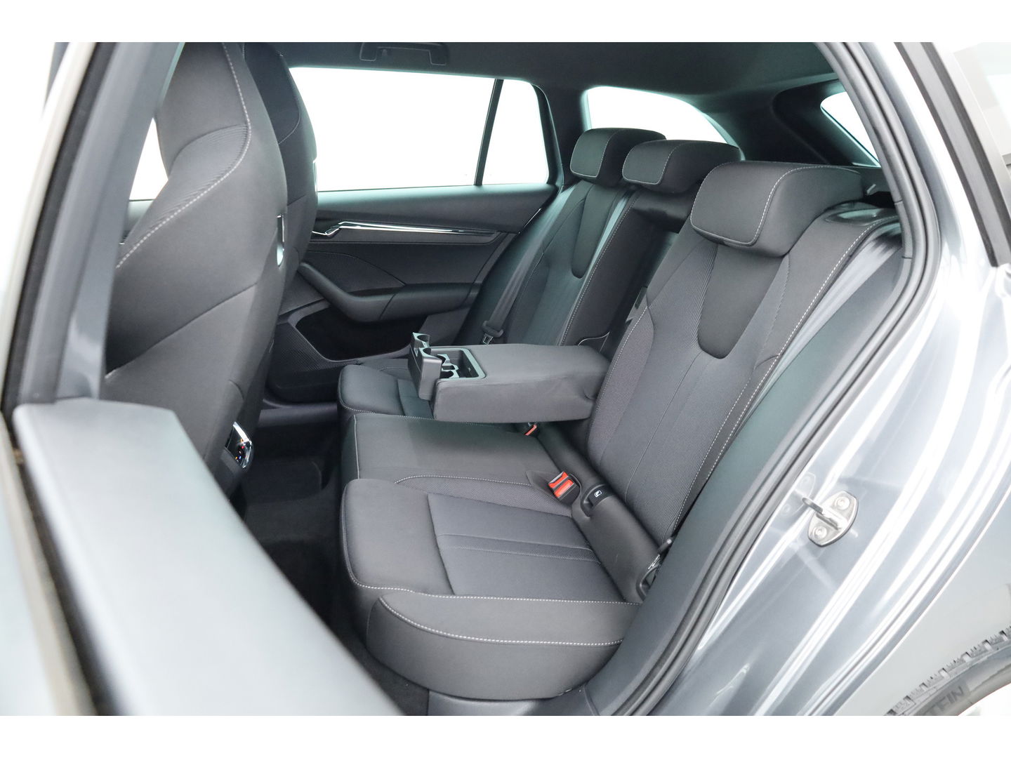 Škoda Octavia Combi 2.0 TDI | Elek. Trekhaak | Navi by App | Camera | LED | 18'' | Adapt. Cruise |