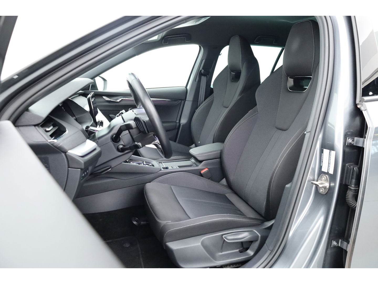 Škoda Octavia Combi 2.0 TDI | Elek. Trekhaak | Navi by App | Camera | LED | 18'' | Adapt. Cruise |