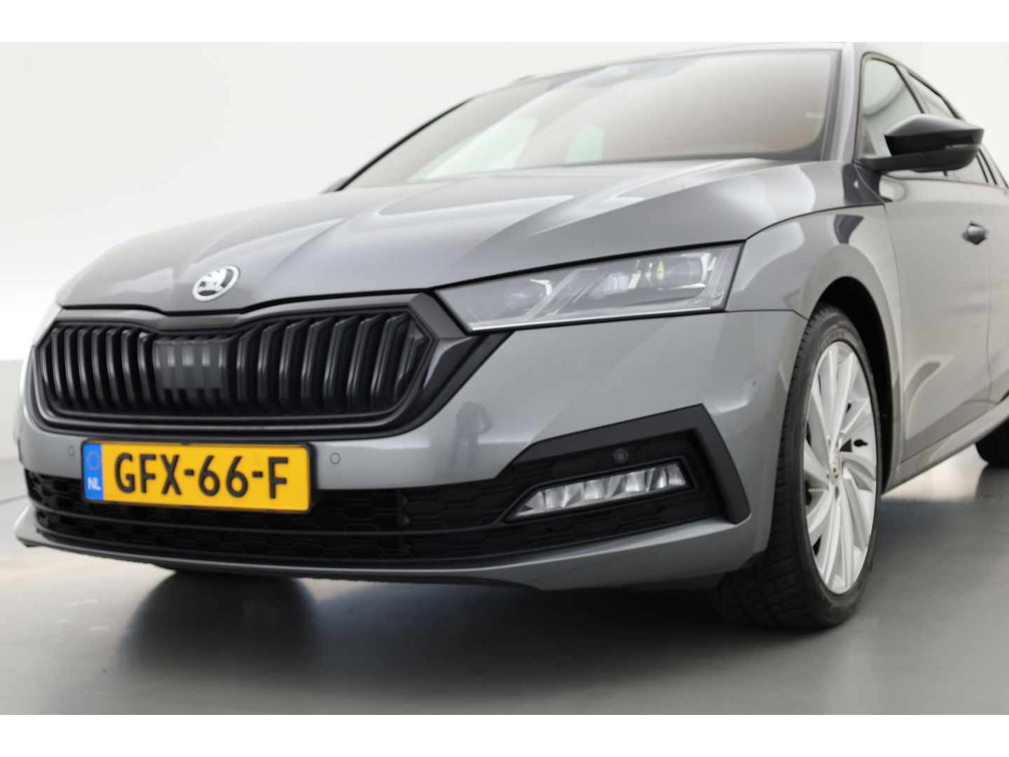 Škoda Octavia Combi 2.0 TDI | Elek. Trekhaak | Navi by App | Camera | LED | 18'' | Adapt. Cruise |