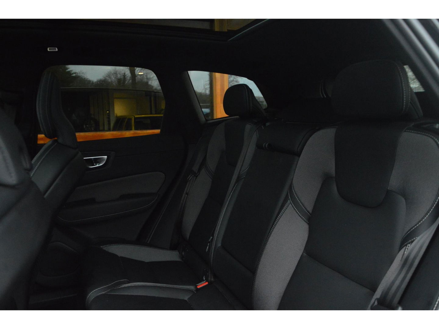 Volvo XC60 T6 Hybride AWD Black Edition | Panoramadak | HarmanKardon | 360° Camera | Stoel + Stuur Verwarmd |