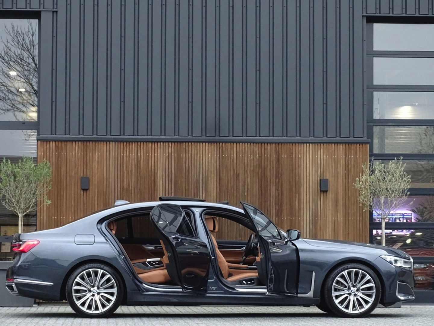 BMW 7 Serie 745Le 394PK / Skylounge / B&W / Laser / M- Individual / 360°