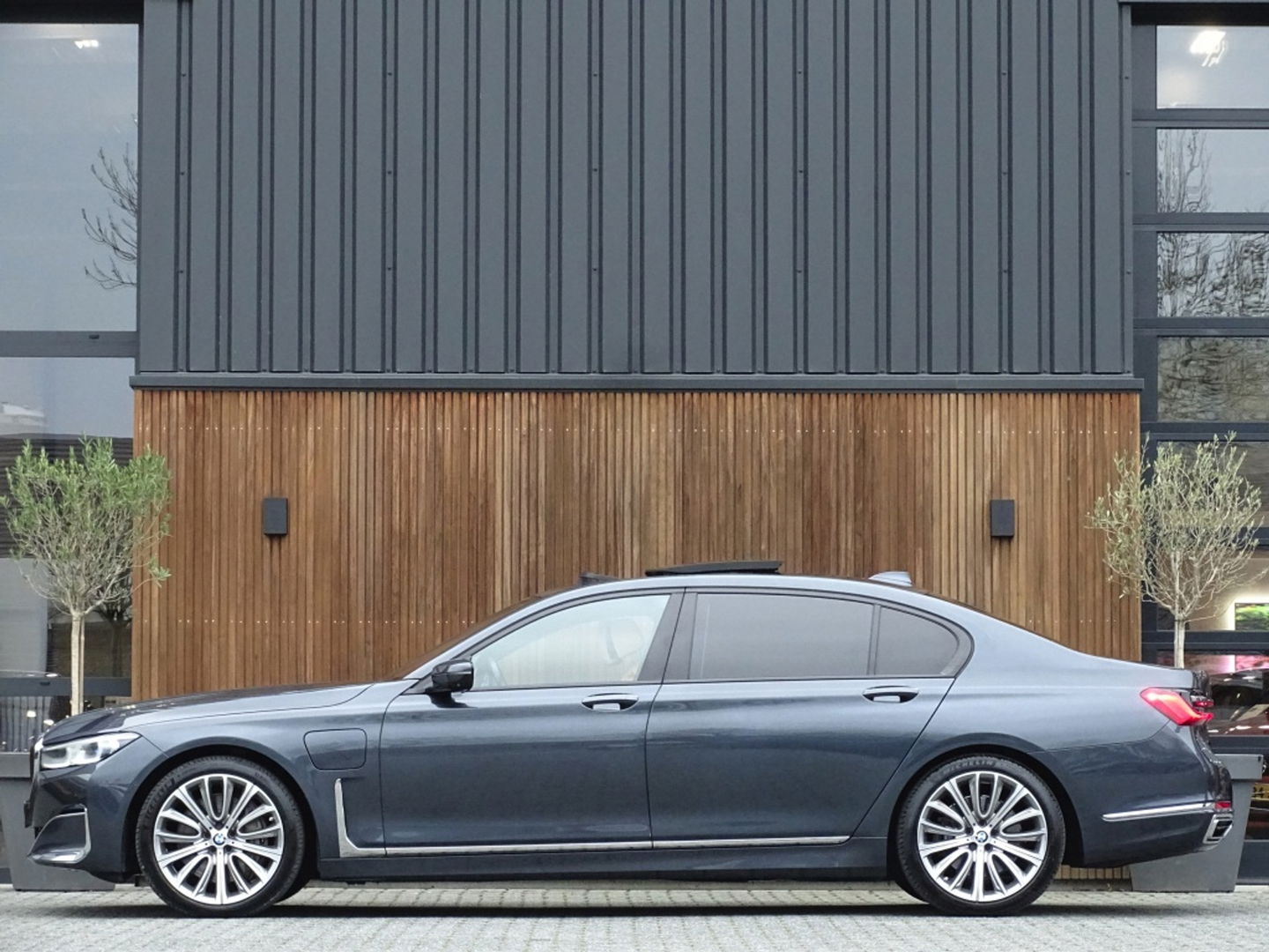 BMW 7 Serie 745Le 394PK / Skylounge / B&W / Laser / M- Individual / 360°