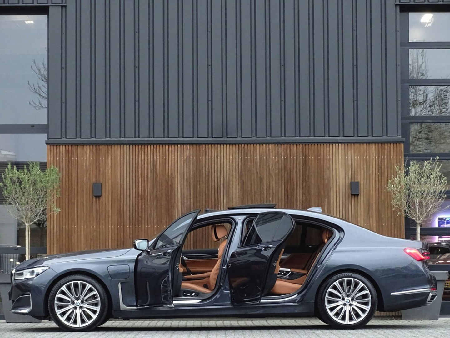 BMW 7 Serie 745Le 394PK / Skylounge / B&W / Laser / M- Individual / 360°