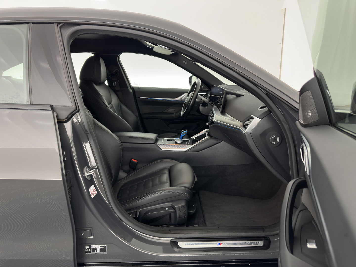 BMW i4 eDrive40 M-Sport High Executive 84 kWh (3-Fase) [SOH-97%] (INCL-BTW)  Aut *FULL-LEATHER | HEAD UP | FULL-LED | HARMAN/KARDON-AUDIO | ADAPTIVE-CRUISE |  ADAPTIVE-CRUISE | WIDESCREEN-COCKPIT | DAB+ | TOPVIEW | AMBIENT-LIGHT | CARPLAY | HEATED-SPORTSEA