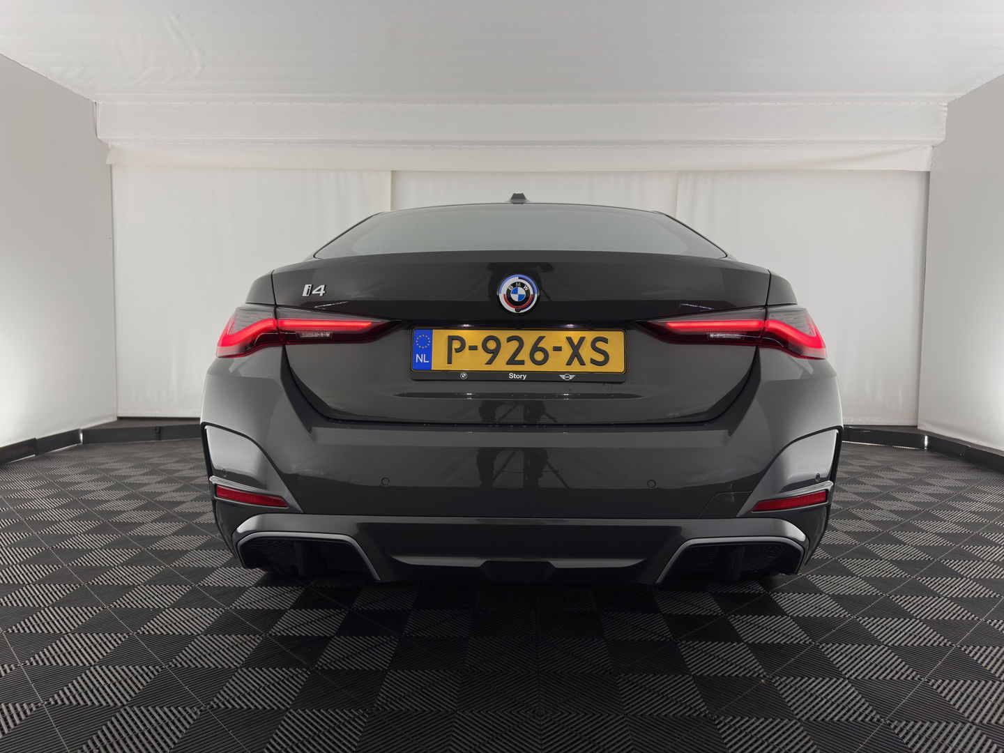 BMW i4 eDrive40 M-Sport High Executive 84 kWh (3-Fase) [SOH-97%] (INCL-BTW)  Aut *FULL-LEATHER | HEAD UP | FULL-LED | HARMAN/KARDON-AUDIO | ADAPTIVE-CRUISE |  ADAPTIVE-CRUISE | WIDESCREEN-COCKPIT | DAB+ | TOPVIEW | AMBIENT-LIGHT | CARPLAY | HEATED-SPORTSEA