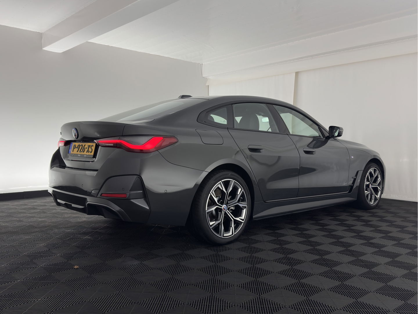 BMW i4 eDrive40 M-Sport High Executive 84 kWh (3-Fase) [SOH-97%] (INCL-BTW)  Aut *FULL-LEATHER | HEAD UP | FULL-LED | HARMAN/KARDON-AUDIO | ADAPTIVE-CRUISE |  ADAPTIVE-CRUISE | WIDESCREEN-COCKPIT | DAB+ | TOPVIEW | AMBIENT-LIGHT | CARPLAY | HEATED-SPORTSEA