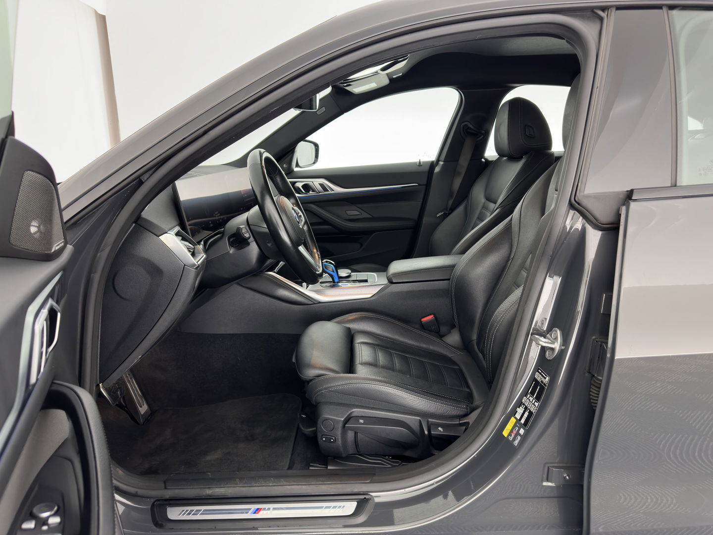 BMW i4 eDrive40 M-Sport High Executive 84 kWh (3-Fase) [SOH-97%] (INCL-BTW)  Aut *FULL-LEATHER | HEAD UP | FULL-LED | HARMAN/KARDON-AUDIO | ADAPTIVE-CRUISE |  ADAPTIVE-CRUISE | WIDESCREEN-COCKPIT | DAB+ | TOPVIEW | AMBIENT-LIGHT | CARPLAY | HEATED-SPORTSEA