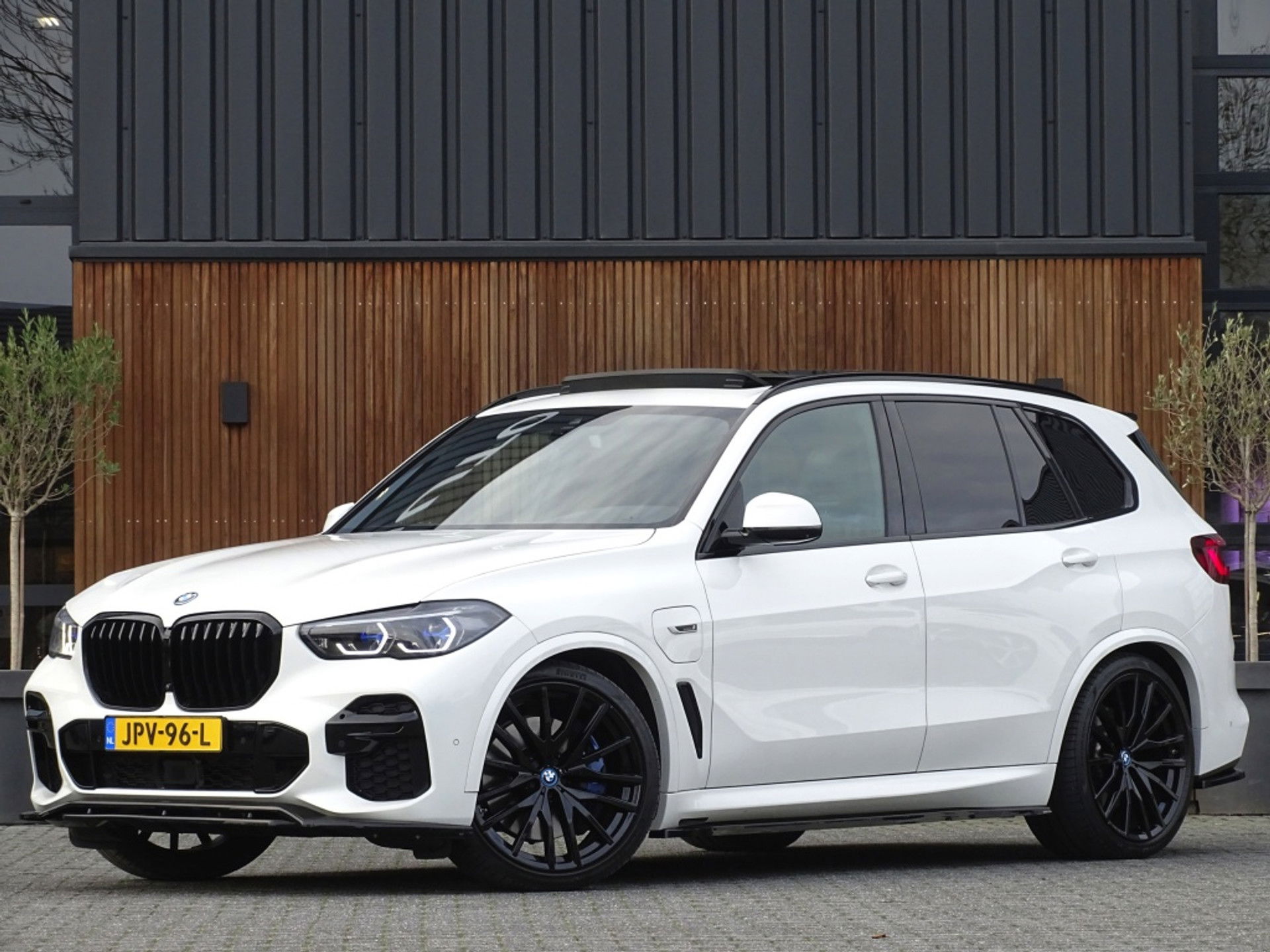 BMW X5 45e 394PK X-drive / M-Sport Pro Individual / B&W / 360° / Laser