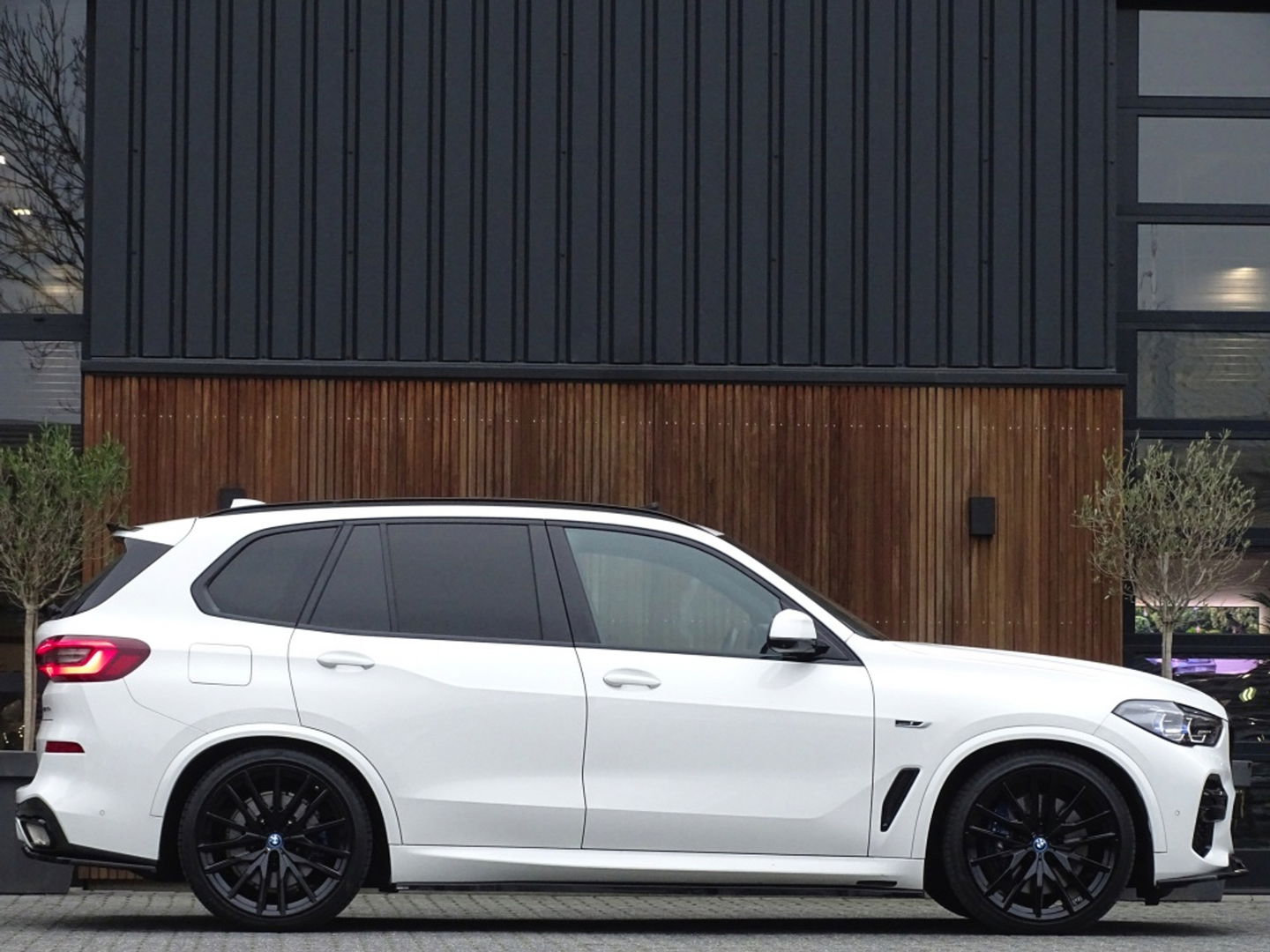 BMW X5 45e 394PK X-drive / M-Sport Pro Individual / B&W / 360° / Laser