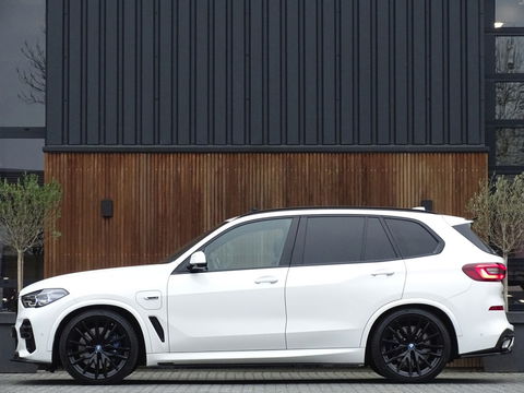 BMW X5 45e 394PK X-drive / M-Sport Pro Individual / B&W / 360° / Laser