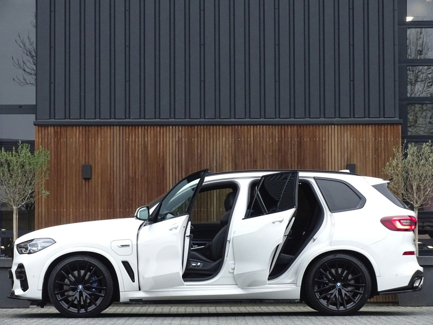 BMW X5 45e 394PK X-drive / M-Sport Pro Individual / B&W / 360° / Laser