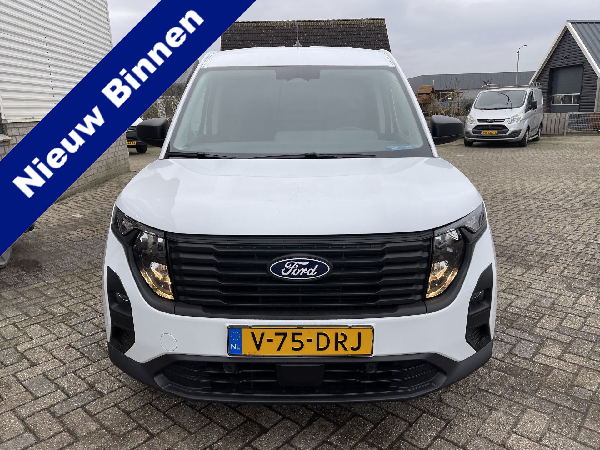 Ford Transit Courier 1.0 EcoBoost Trend benzine grijs kenteken / zo goed als nieuw / fabrieksgarantie tot 07-03-2026 / vaste prijs rijklaar € 20.950 ex / lease vanaf € / direct leverbaar