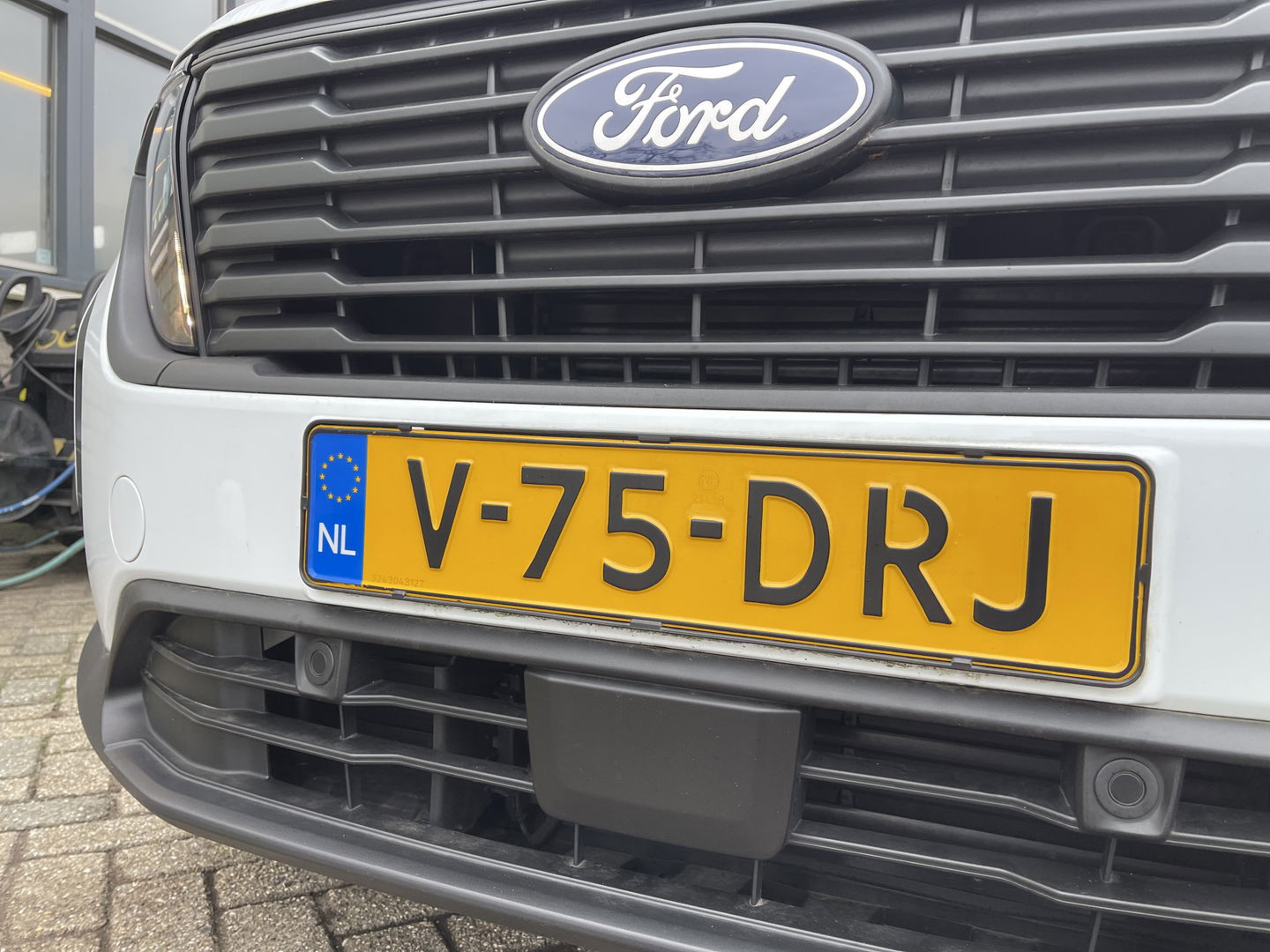 Ford Transit Courier 1.0 EcoBoost Trend benzine grijs kenteken / zo goed als nieuw / fabrieksgarantie tot 07-03-2026 / vaste prijs rijklaar € 20.950 ex / lease vanaf € / direct leverbaar