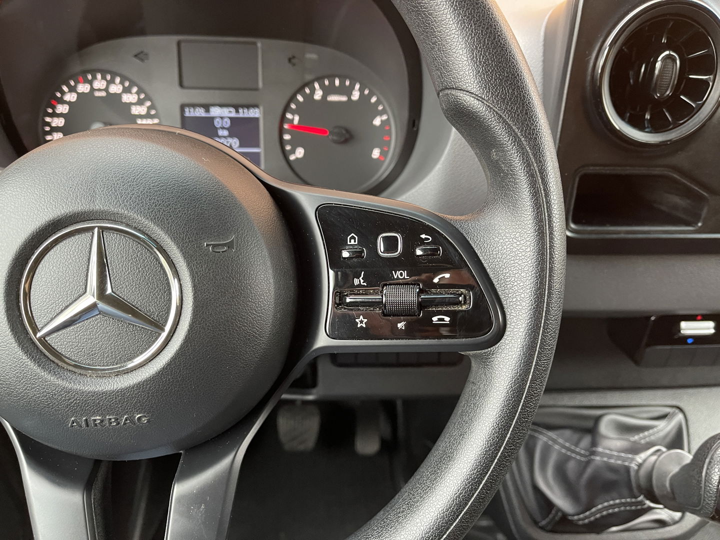 Mercedes-Benz Sprinter 211 2.2 CDI L2 | Marge | Apple Carplay | Android Auto | Cruise Control | Airconditioning | Dhollandia Laadklep | Navigatie |