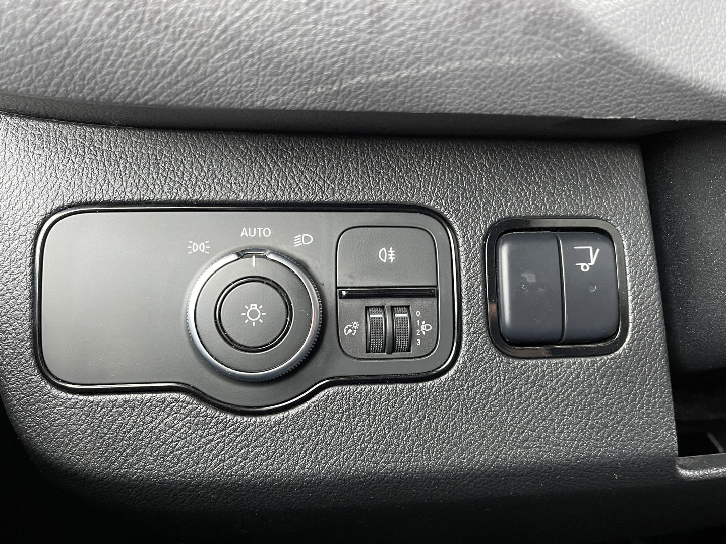 Mercedes-Benz Sprinter 211 2.2 CDI L2 | Marge | Apple Carplay | Android Auto | Cruise Control | Airconditioning | Dhollandia Laadklep | Navigatie |