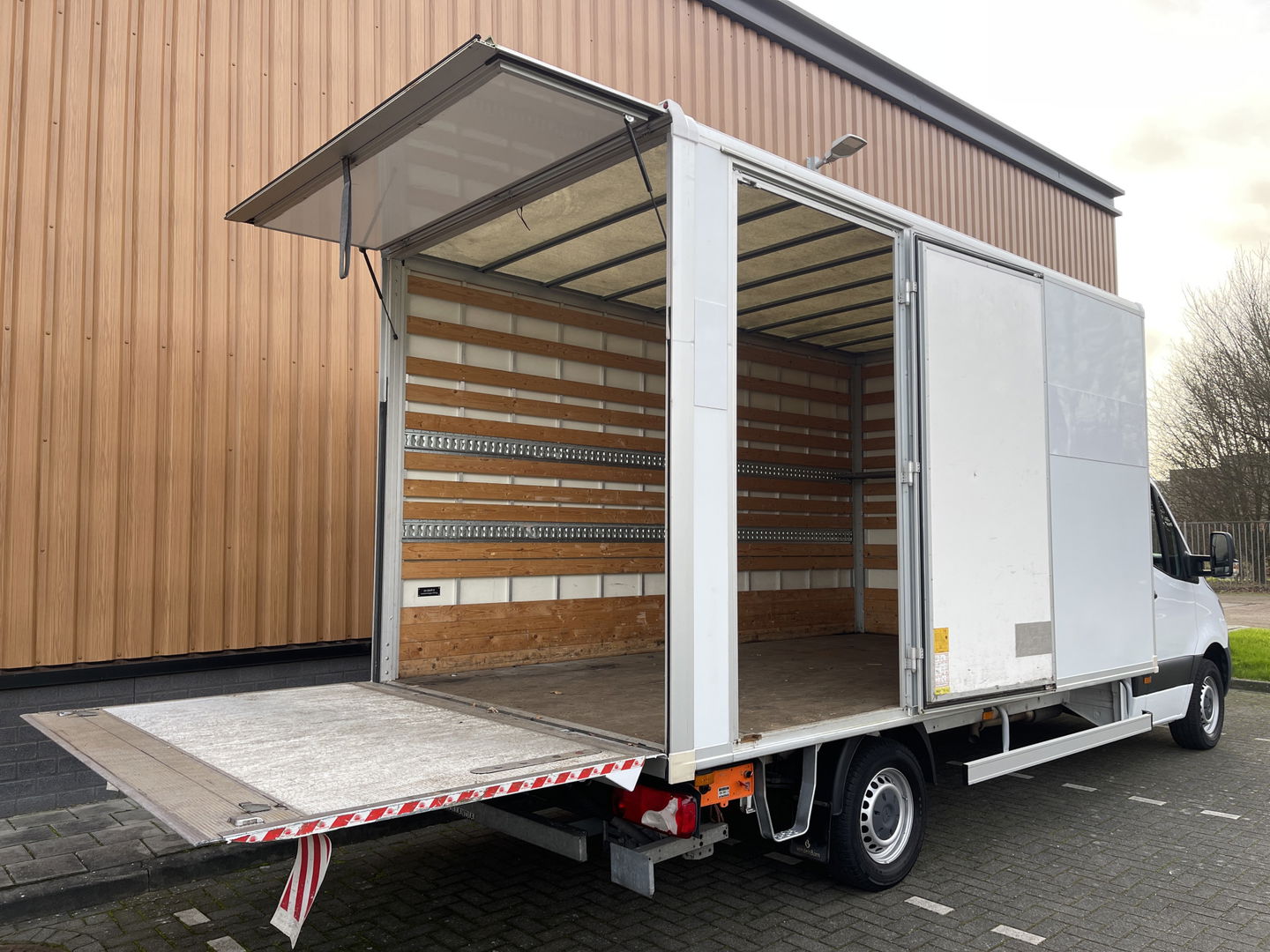 Mercedes-Benz Sprinter 211 2.2 CDI L2 | Marge | Apple Carplay | Android Auto | Cruise Control | Airconditioning | Dhollandia Laadklep | Navigatie |