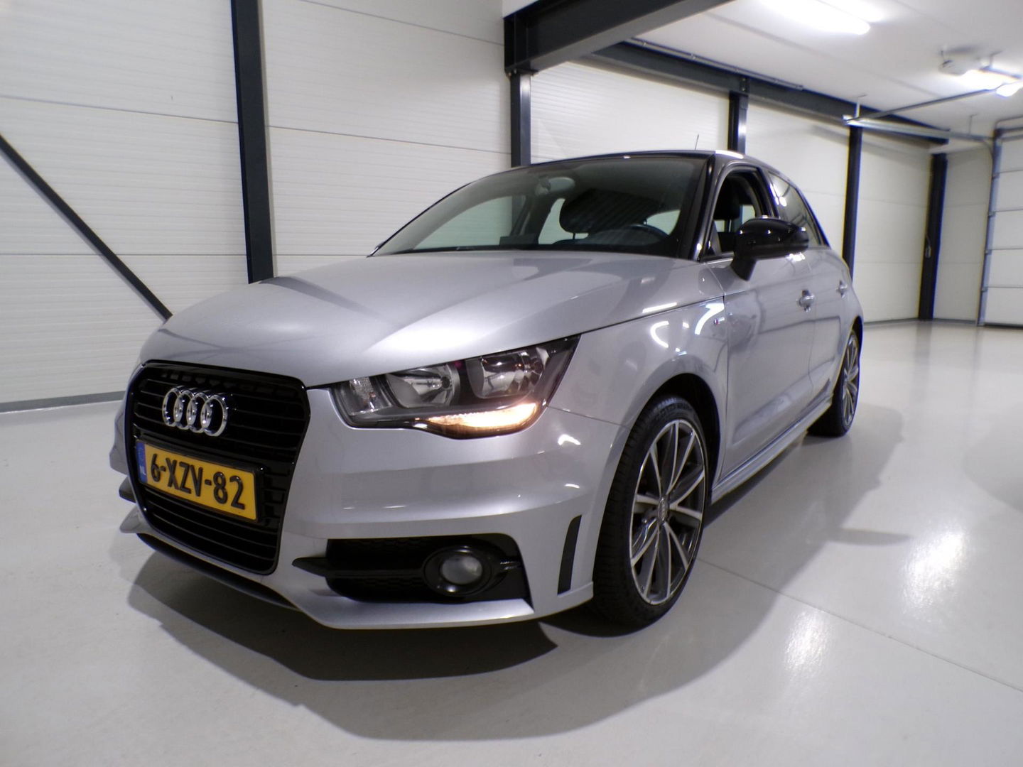 Audi A1 Sportback 1.2 TFSI Admired S-Line "Origineel NL!" 1e eigenaar " Bluetooth 17"Velgen Cruise-control Garantie Nieuwe APK !