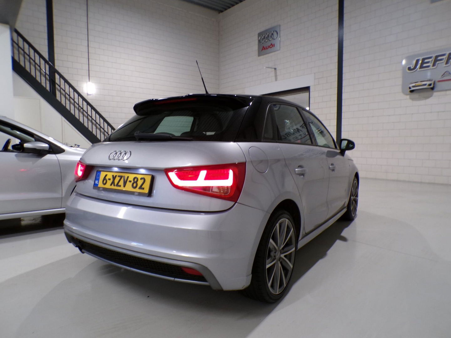 Audi A1 Sportback 1.2 TFSI Admired S-Line "Origineel NL!" 1e eigenaar " Bluetooth 17"Velgen Cruise-control Garantie Nieuwe APK !