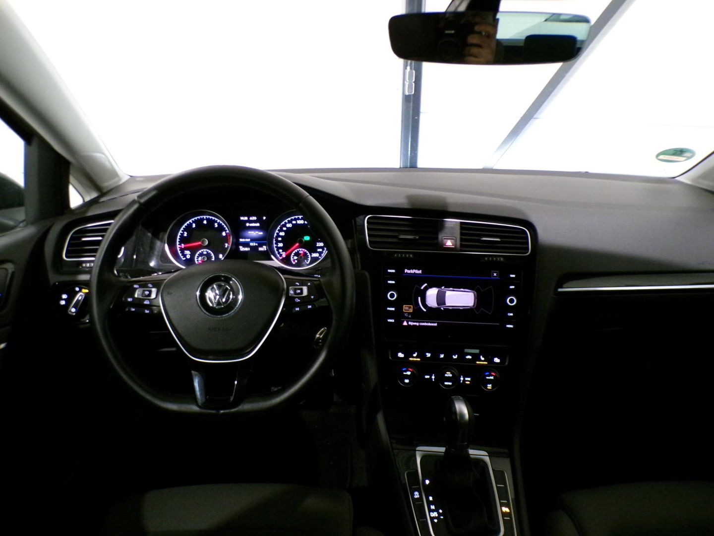 Volkswagen Golf Variant 1.5 TSI DSG Highline "Automaat" Trekhaak Full-LED Apple-Carplay Stoelverwarming Massagestoel Navigatie