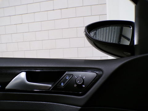 Volkswagen Golf Variant 1.5 TSI DSG Highline "Automaat" Trekhaak Full-LED Apple-Carplay Stoelverwarming Massagestoel Navigatie