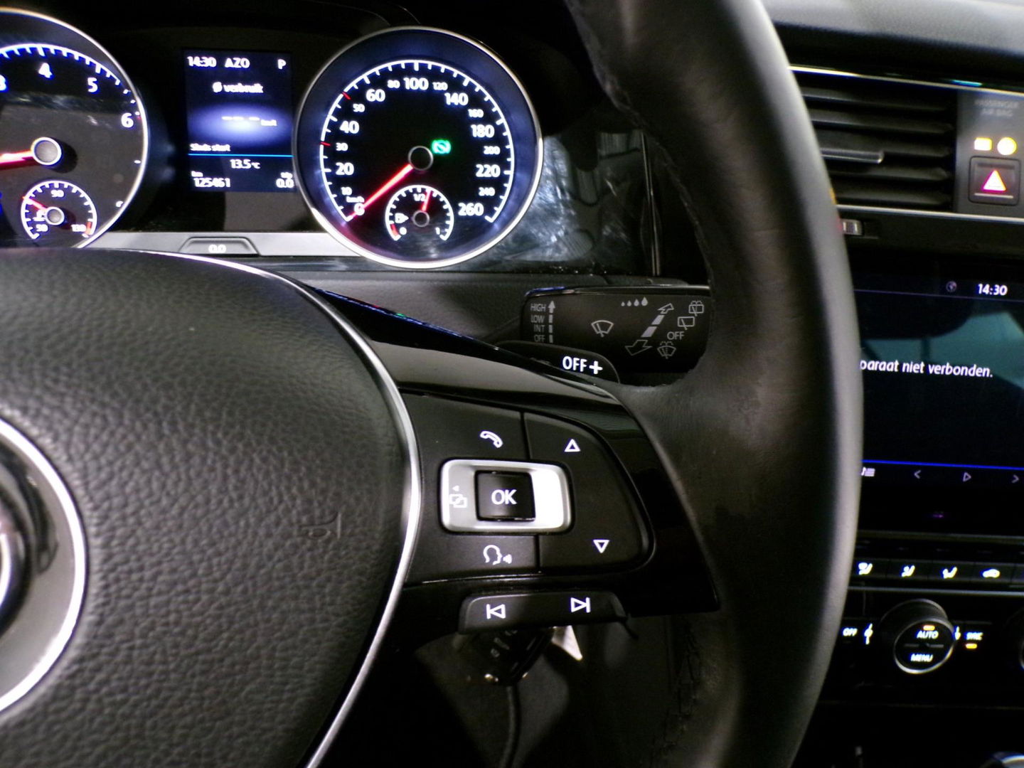 Volkswagen Golf Variant 1.5 TSI DSG Highline "Automaat" Trekhaak Full-LED Apple-Carplay Stoelverwarming Massagestoel Navigatie