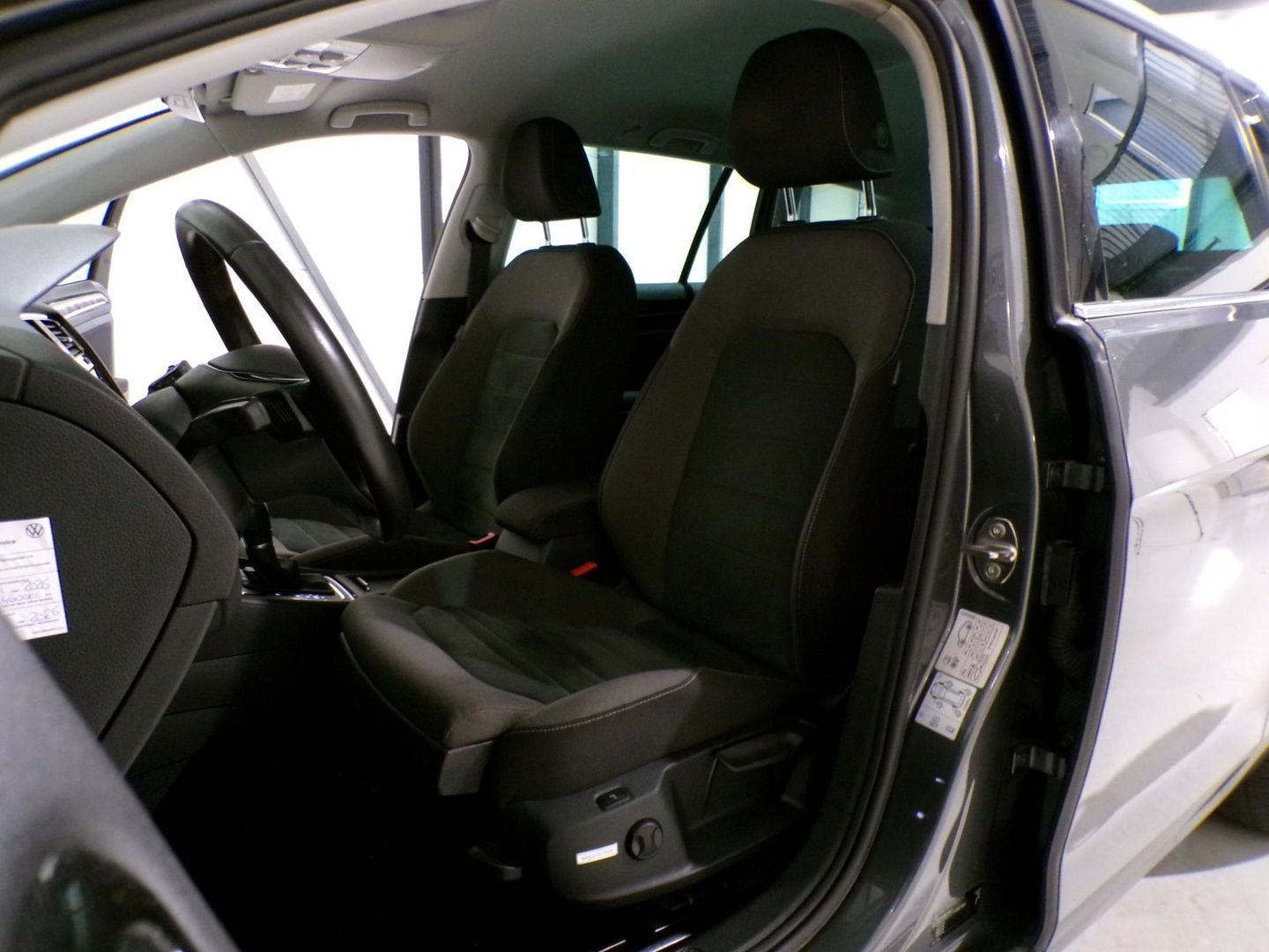 Volkswagen Golf Variant 1.5 TSI DSG Highline "Automaat" Trekhaak Full-LED Apple-Carplay Stoelverwarming Massagestoel Navigatie