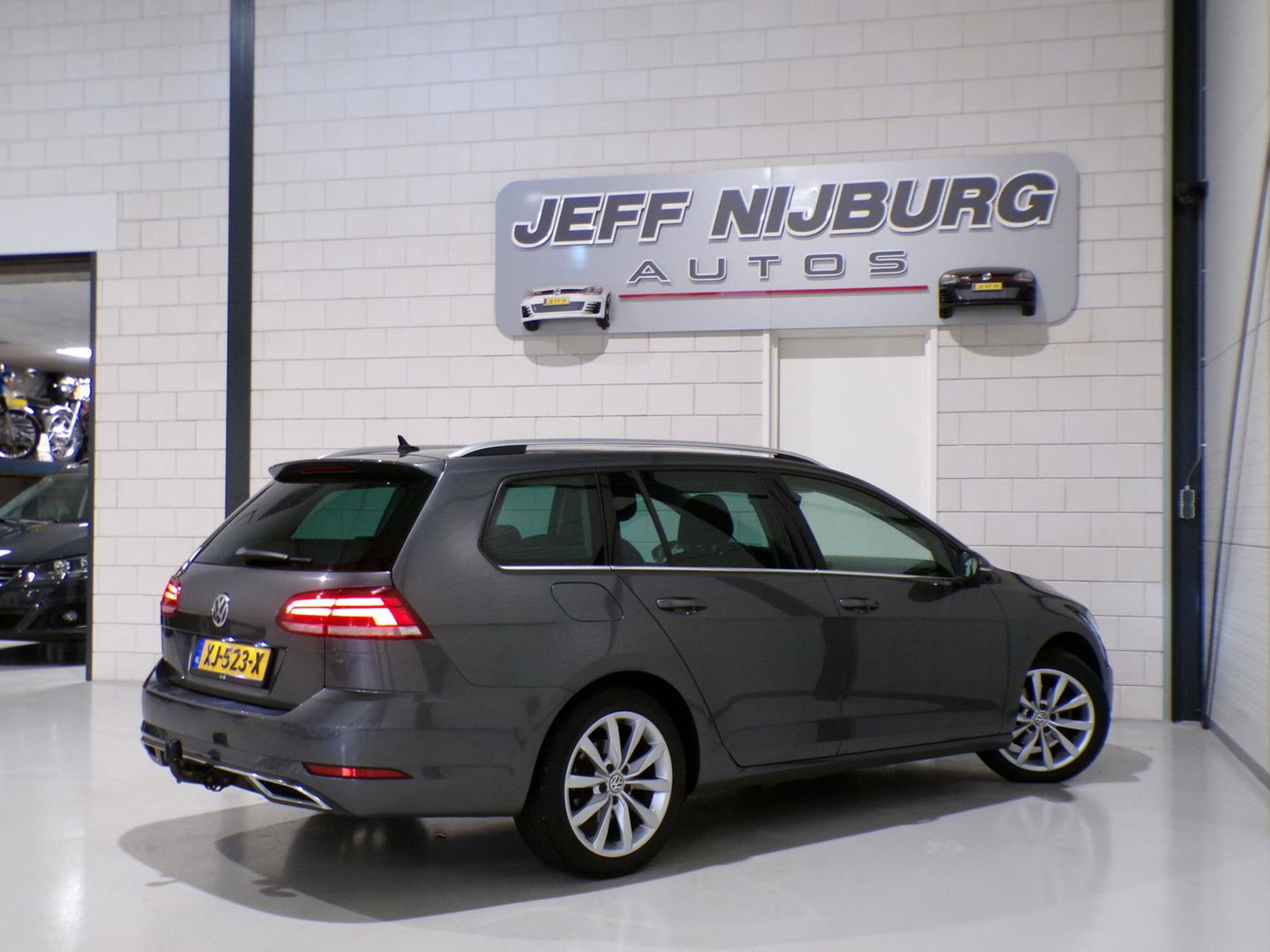 Volkswagen Golf Variant 1.5 TSI DSG Highline "Automaat" Trekhaak Full-LED Apple-Carplay Stoelverwarming Massagestoel Navigatie