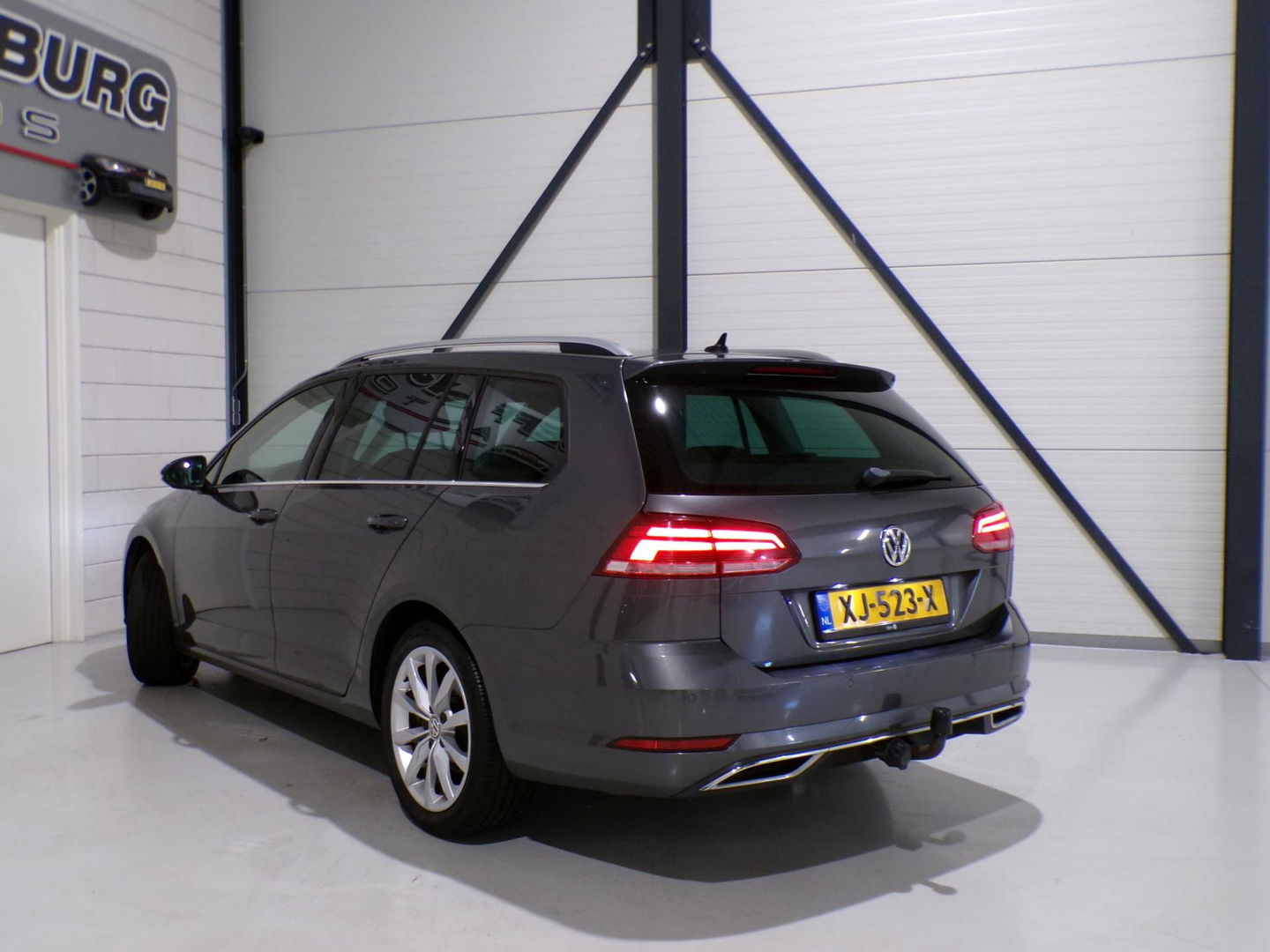 Volkswagen Golf Variant 1.5 TSI DSG Highline "Automaat" Trekhaak Full-LED Apple-Carplay Stoelverwarming Massagestoel Navigatie