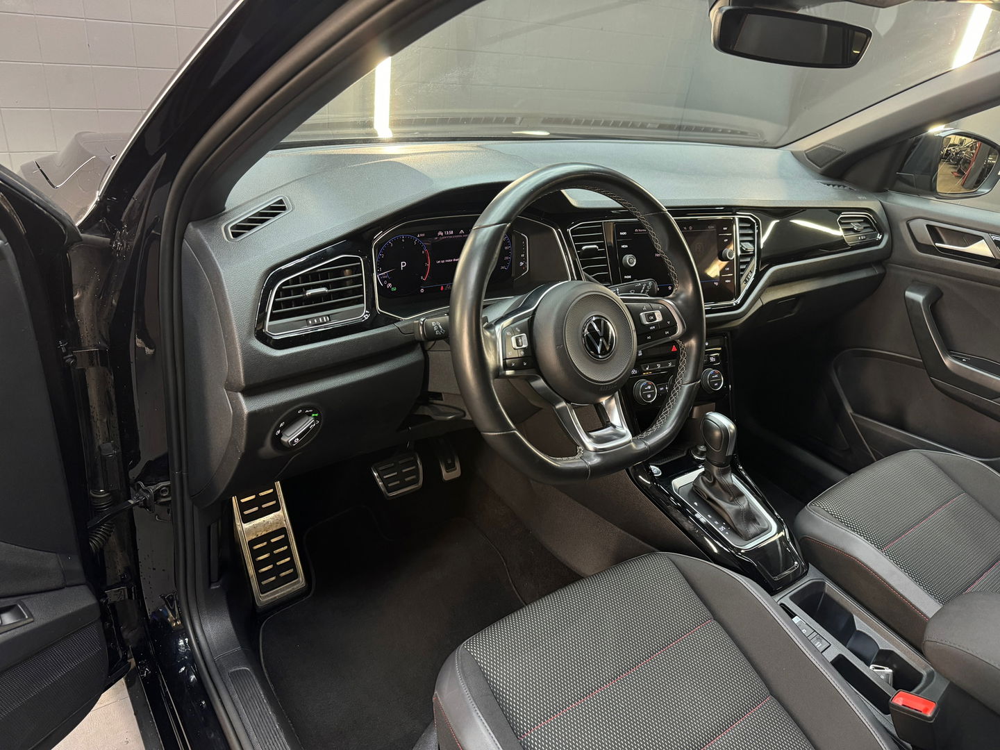 Volkswagen T-Roc 1.5 TSI Sport Business R Line Pano|Keyless