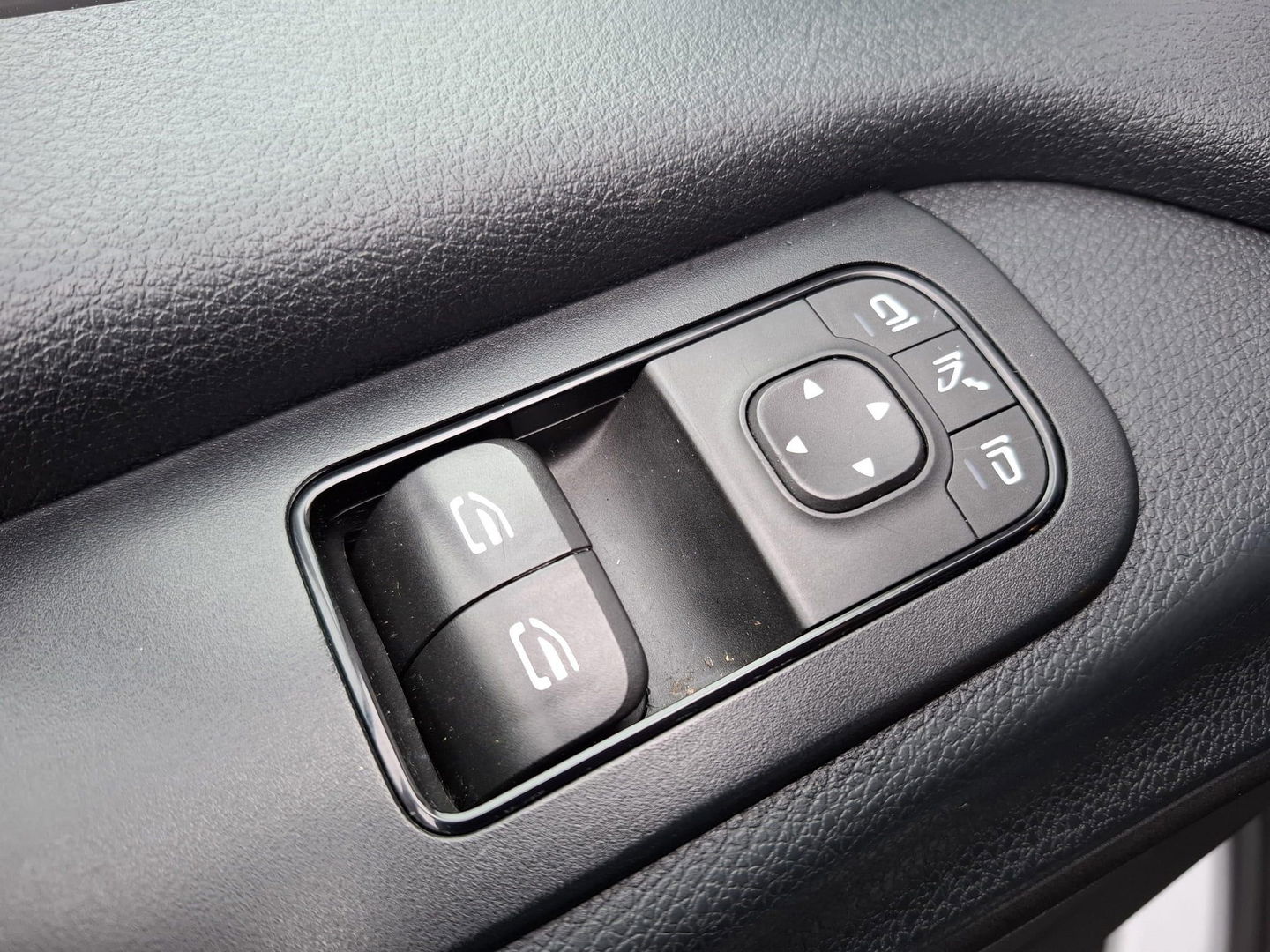 Mercedes-Benz Sprinter 211 2.2 CDI L2H2 AUTOMAAT / TREKHAAK / NAVI / EURO 6 / CARPLAY