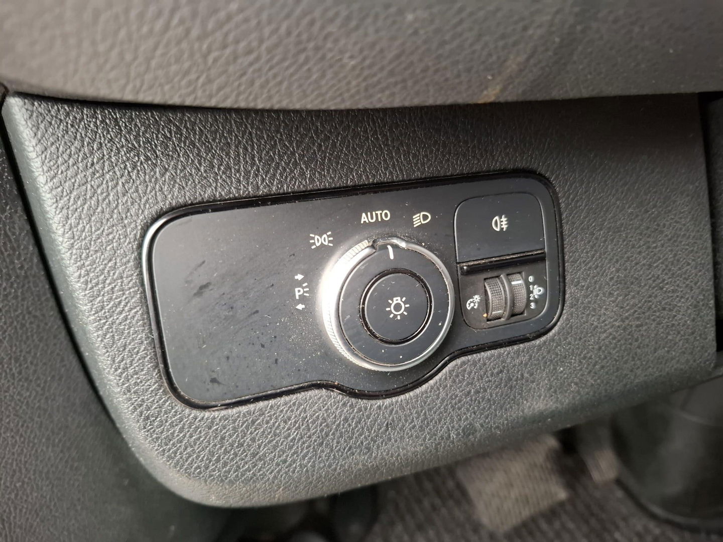 Mercedes-Benz Sprinter 211 2.2 CDI L2H2 AUTOMAAT / TREKHAAK / NAVI / EURO 6 / CARPLAY