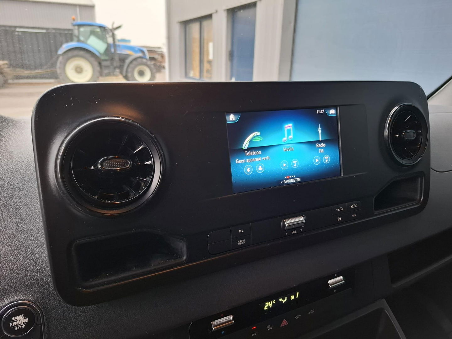 Mercedes-Benz Sprinter 211 2.2 CDI L2H2 AUTOMAAT / TREKHAAK / NAVI / EURO 6 / CARPLAY