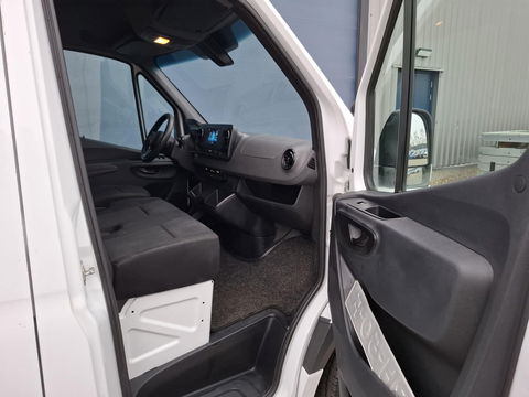 Mercedes-Benz Sprinter 211 2.2 CDI L2H2 AUTOMAAT / TREKHAAK / NAVI / EURO 6 / CARPLAY