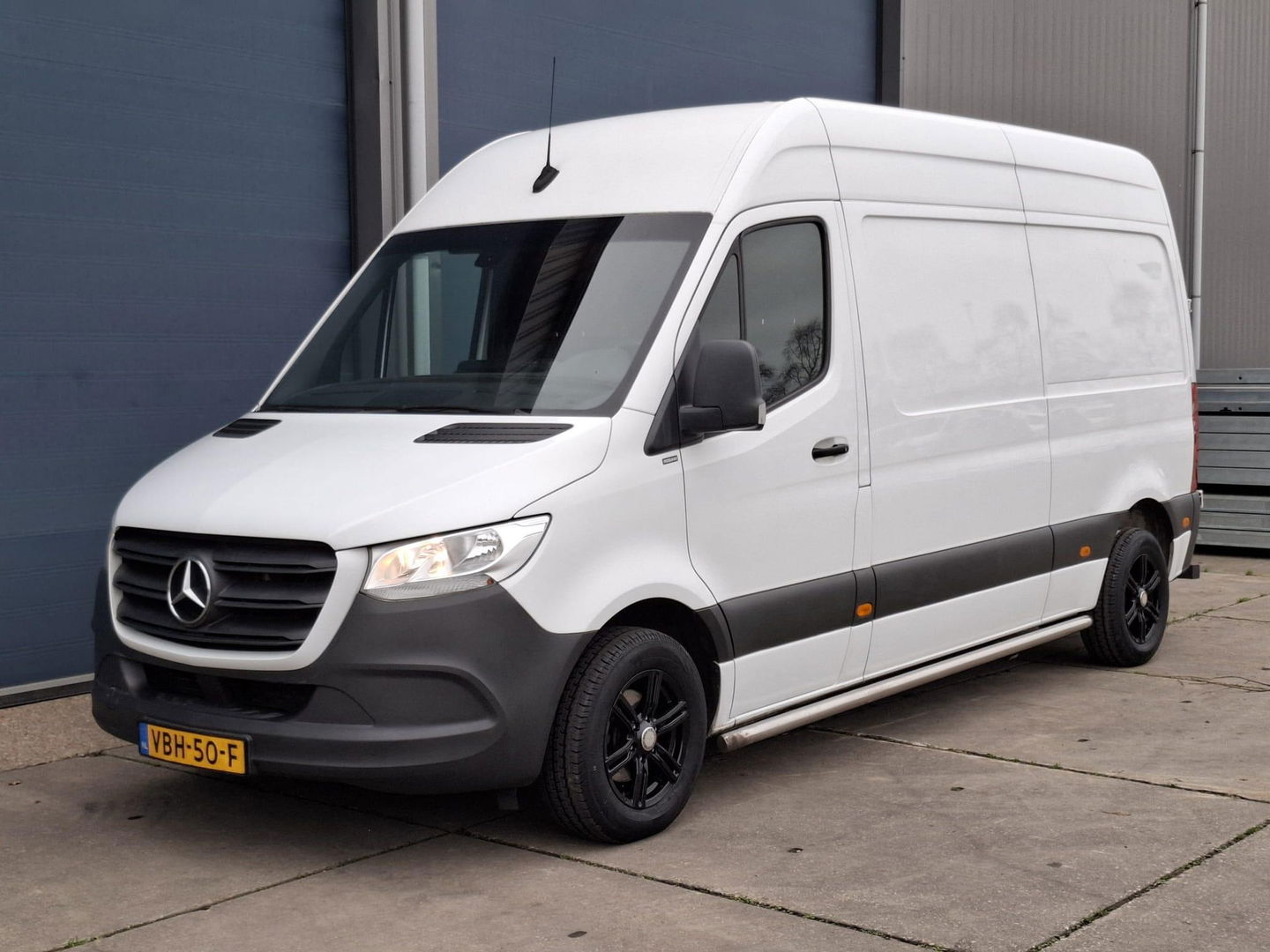 Mercedes-Benz Sprinter 211 2.2 CDI L2H2 AUTOMAAT / TREKHAAK / NAVI / EURO 6 / CARPLAY
