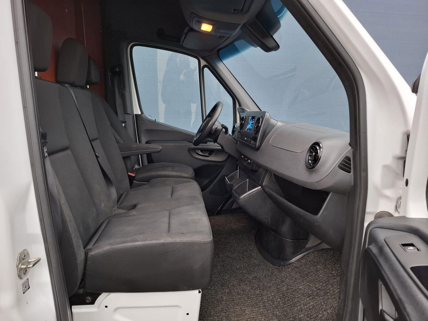 Mercedes-Benz Sprinter 211 2.2 CDI L2H2 AUTOMAAT / TREKHAAK / NAVI / EURO 6 / CARPLAY