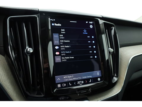 Volvo XC60 2.0 T6 Plug-in hybrid AWD Inscription Expression Panoramadak | Leder | adaptieve cruise