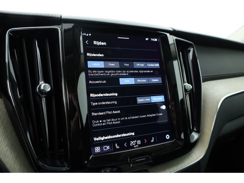 Volvo XC60 2.0 T6 Plug-in hybrid AWD Inscription Expression Panoramadak | Leder | adaptieve cruise