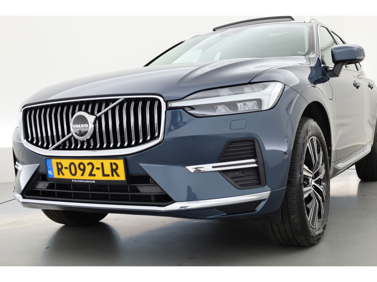 Volvo XC60 2.0 T6 Plug-in hybrid AWD Inscription Expression Panoramadak | Leder | adaptieve cruise