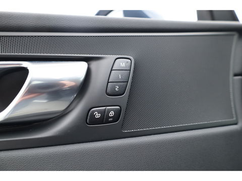 Volvo XC60 2.0 T6 Plug-in hybrid AWD Inscription Expression Panoramadak | Leder | adaptieve cruise