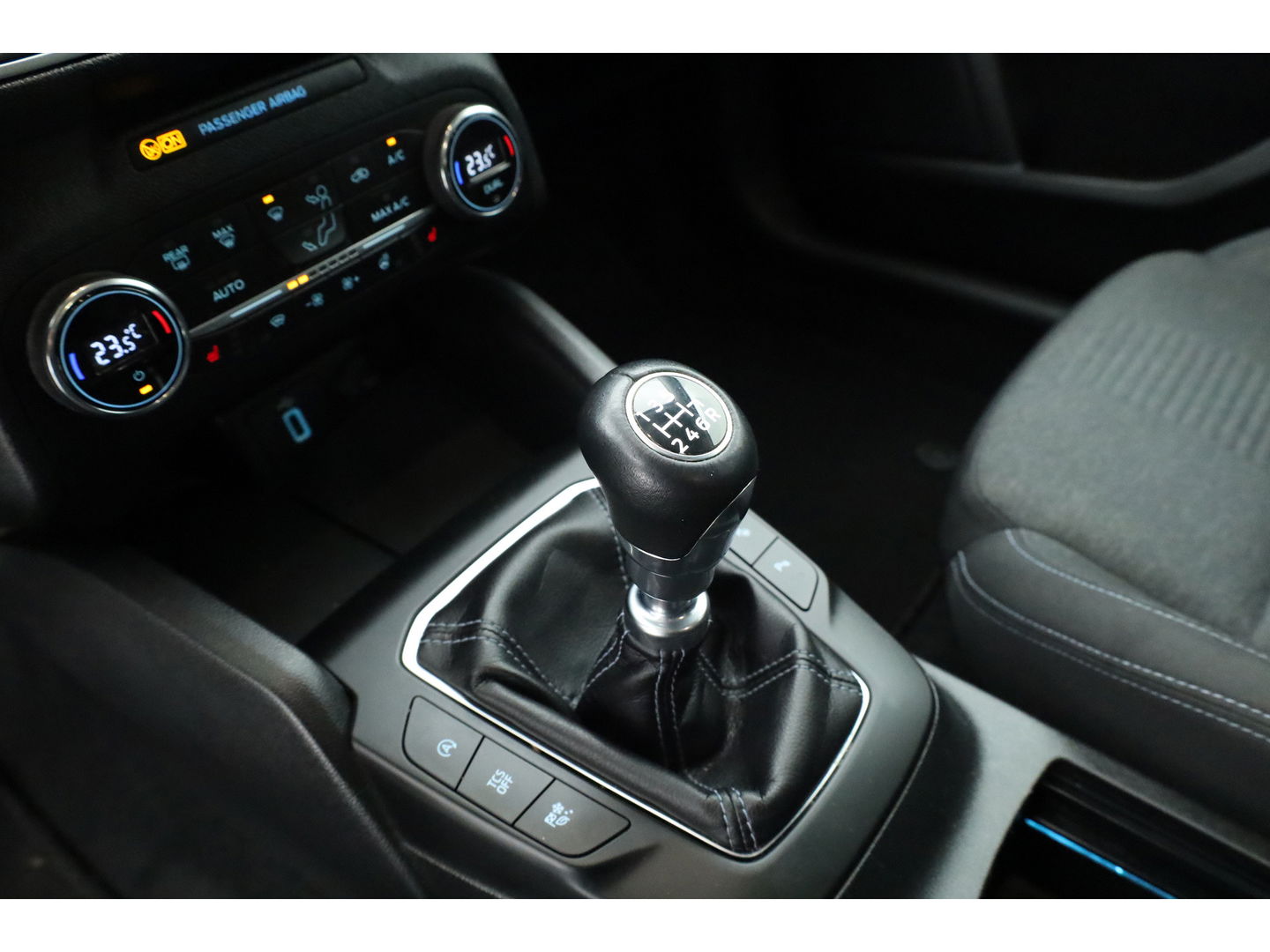 Ford FOCUS Wagon 1.0 EcoBoost Active Business | Adapt. Cruise | B&O | Stoel- Stuurverw. | Camera | Keyless | CarPlay