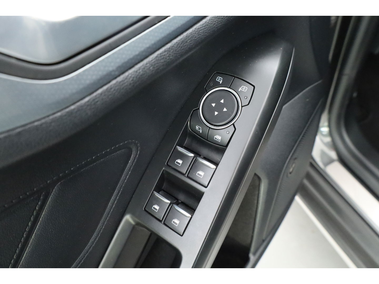 Ford FOCUS Wagon 1.0 EcoBoost Active Business | Adapt. Cruise | B&O | Stoel- Stuurverw. | Camera | Keyless | CarPlay